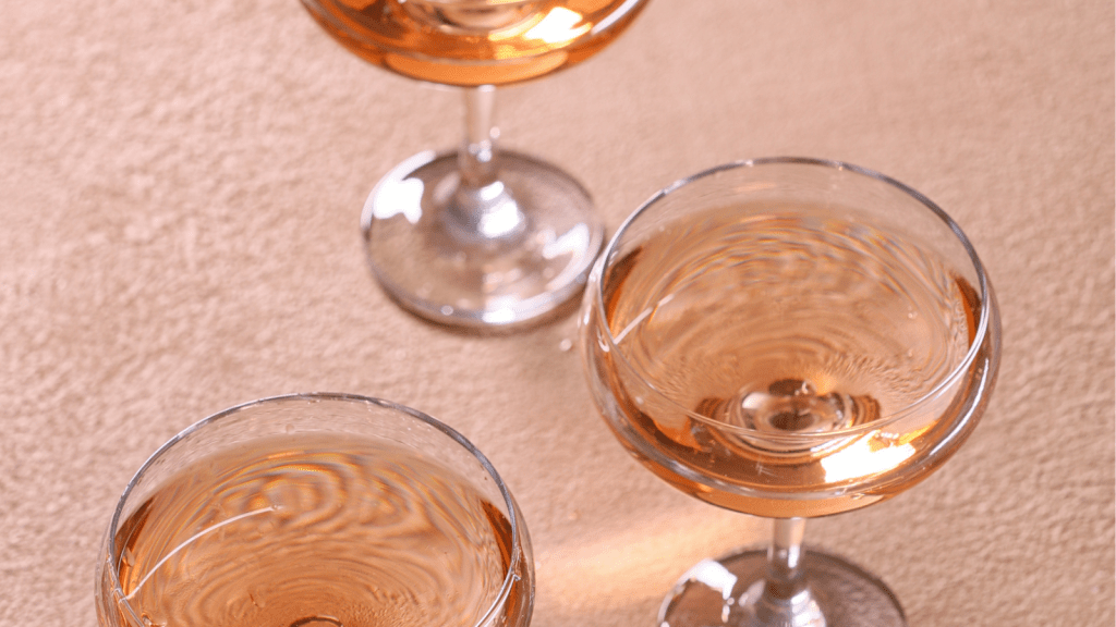 6 Effective Ways to Keep Customers Coming Back For More (ft.&nbsp;Examples)